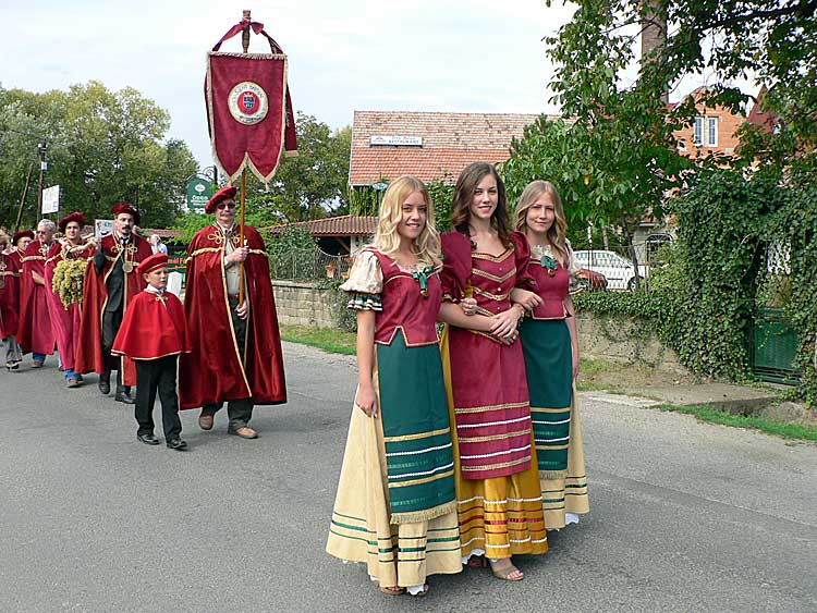Not only spectacular and interesting but also delicious: at the same time of the grape harvest festival a gastronomic event takes place in Bogács, where the dishes of the Hungarian seasonal workers are displayed